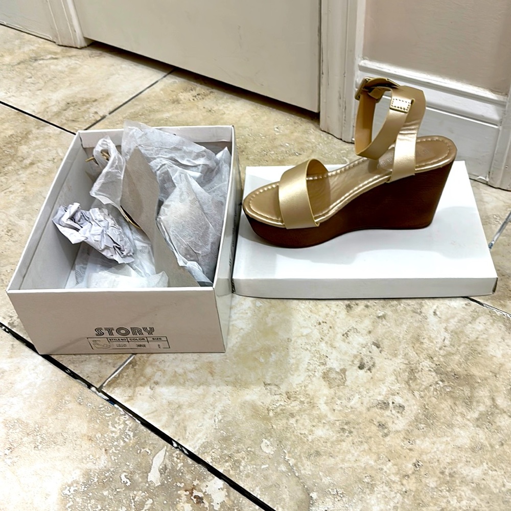 Never worn size 6 wedges
